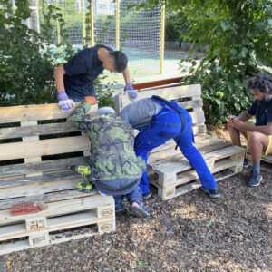 „Deck in Motion“ - Sport, Bewegung und neue Jugendorte in der High-Deck-Siedlung für eine aktivere Nachbarschaft „Deck in Motion“ - Sport, Bewegung und neue Jugendorte in der High-Deck-Siedlung für eine aktivere Nachbarschaft